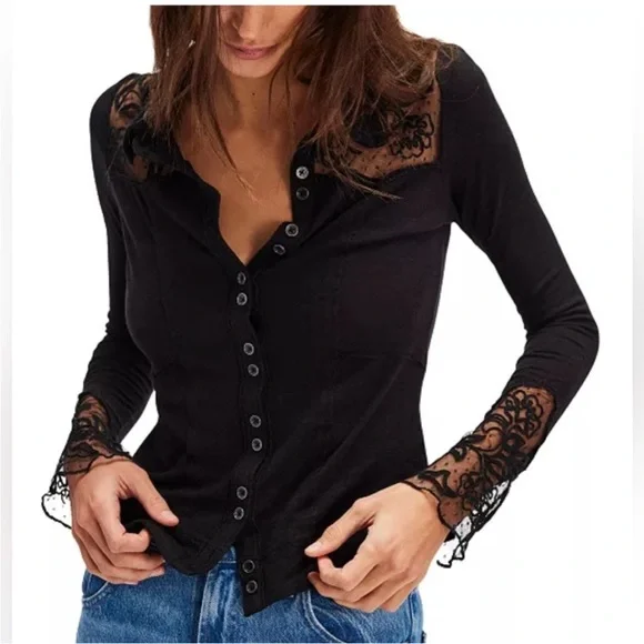 Free People Women's Rosebud Lace Button-Front Top. NWT. - Picture 2 of 4